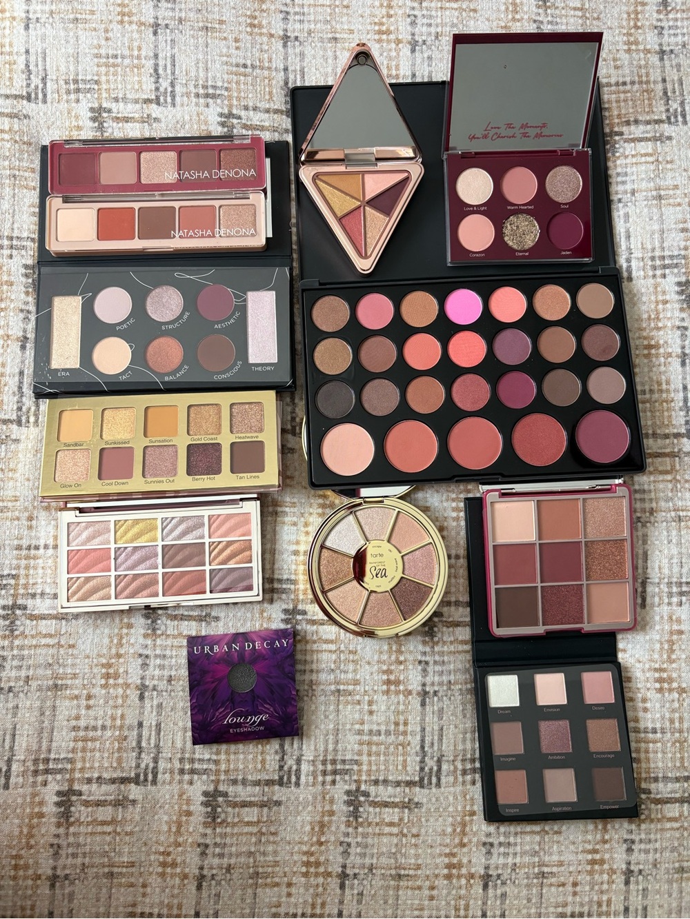 Large LOT of various Name Brand eye shadow pallets - Picture 2 of 2